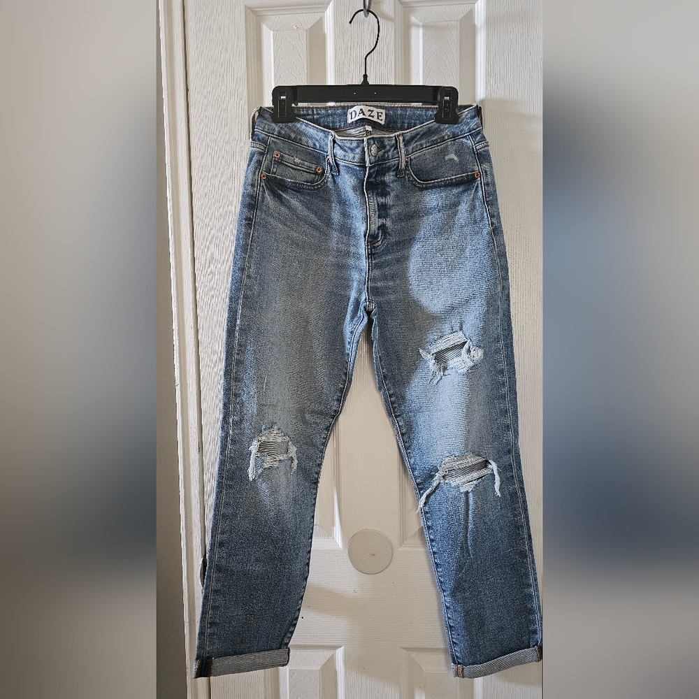 Daze Brand NWOT Women's Distressed Blue Jeans Sz. 29